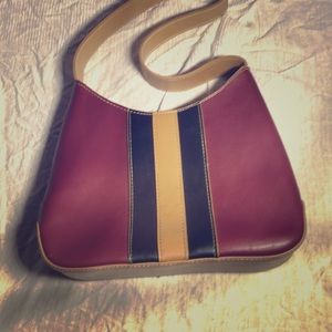 A hand bag